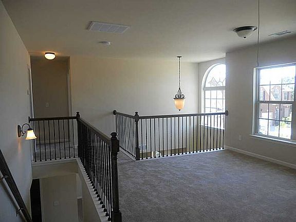 4th image of 3911 Sunbridge Dr