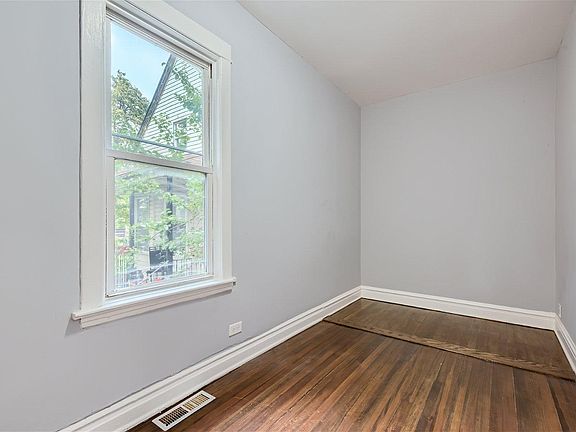 4th image of 1741 N Kedvale Ave #1