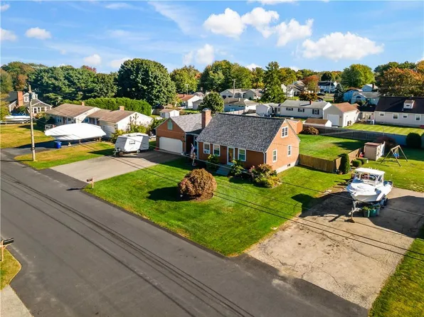 8 Sousa St, Bristol, RI 02809