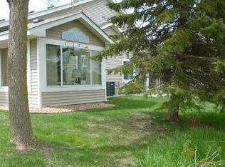 1869 Granite Ave N, Oakdale, MN 55128