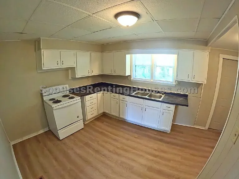 2336 Sycamore St — Photo 8