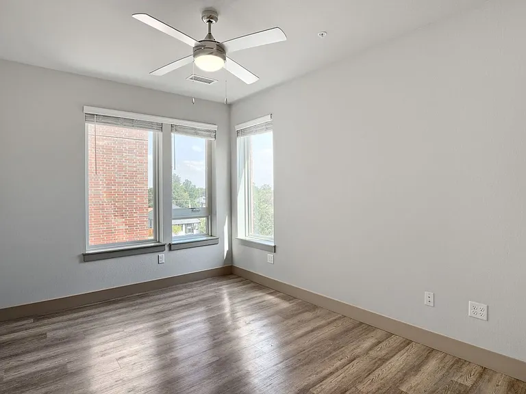 4923 King St — Photo 87