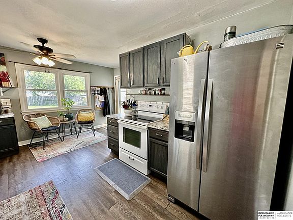 3rd image of 840 E 17th St
