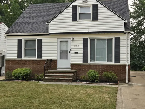 12328 Park Knoll Dr, Garfield Heights, OH 44125