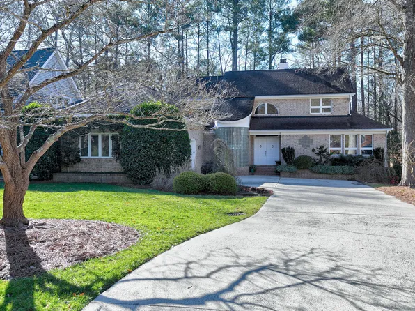 124 Greensview Dr, Cary, NC 27518