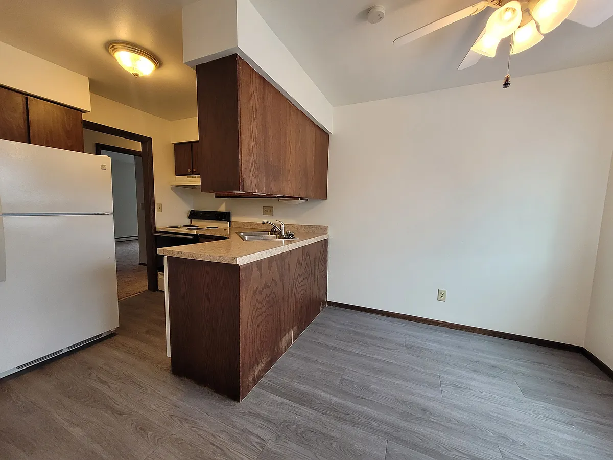 Building Photo - 927 Louise St #1