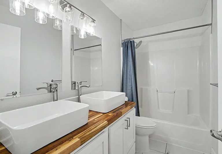 406 E 15th St #406F — Photo 11