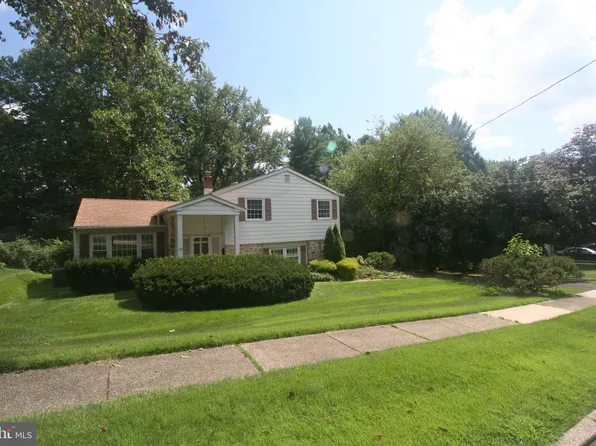 1221 Duncan Dr, Dresher, PA 19025