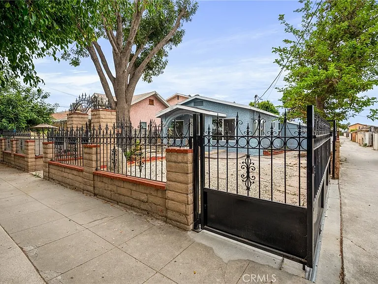 1516 E Young St — Photo 15