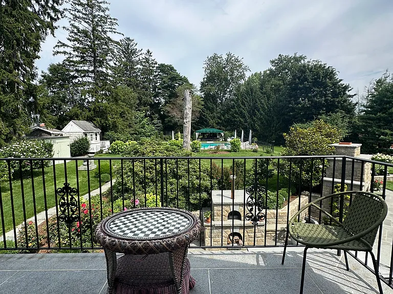 Dellwood Ln — Photo 3