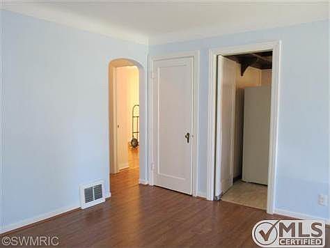 4th image of 22 W 26th St