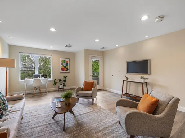 320 Rindge Ave Unit 303, Cambridge, MA 02140