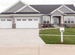 7621 1st Ave SW, Cedar Rapids, IA 52405