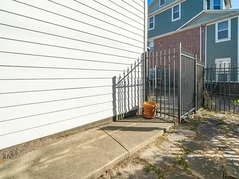 1419 Cleveland St — Photo 16