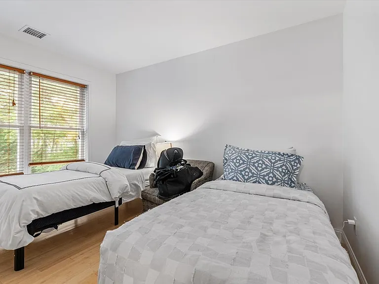 28 Bayview Ave — Photo 7