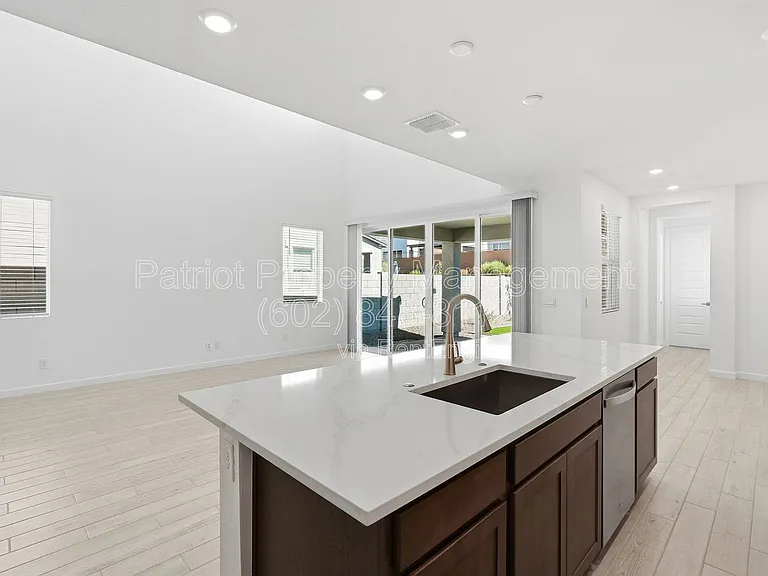 7404 W Buckhorn Trl — Photo 8