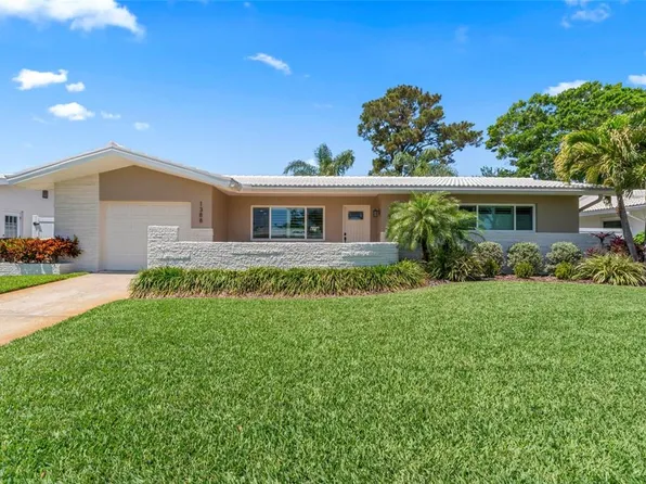1388 Ambassador Dr, Clearwater, FL 33764