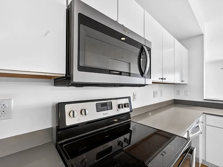 400 Herron Dr #21 — Photo 7