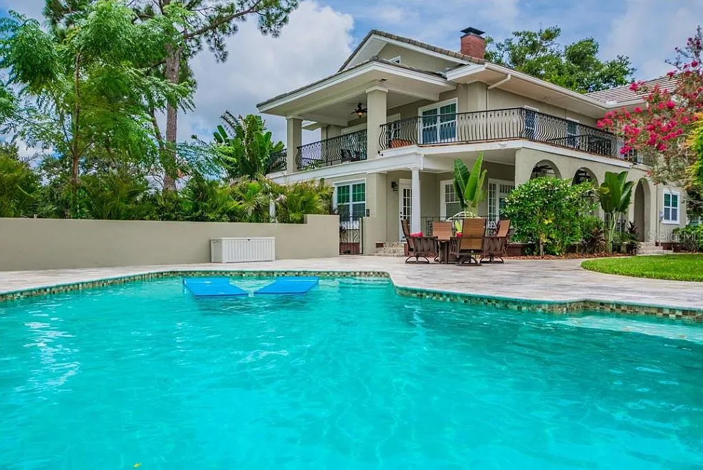 8 bed, 4743 sqft, $12,400 — Photo 1