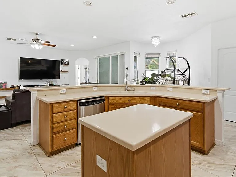 508 Debra Dr — Photo 10