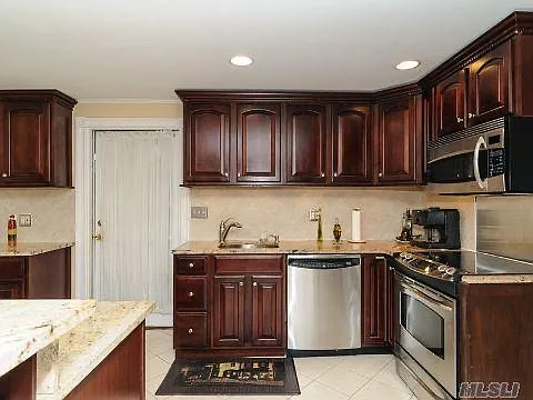 1101 Old Northern Blvd — Photo 3