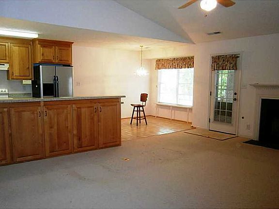 4th image of 275 Sherbrooke Dr