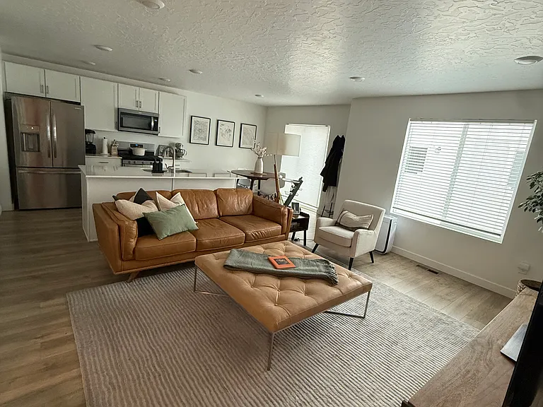 388 N Sea Chaser Ln — Photo 3