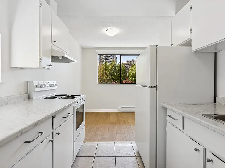 1045 Haro St — Photo 26