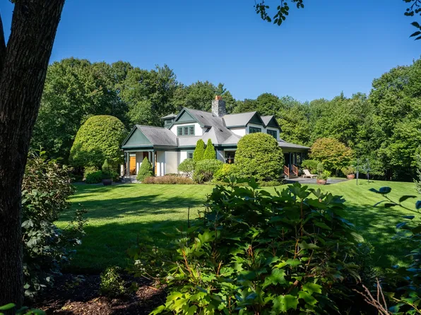 3 Tower Field Ln, Lincoln, MA 01773