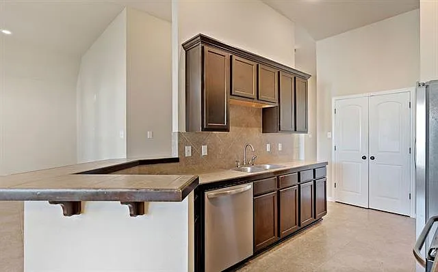 42189 Broadwalk Ave — Photo 7