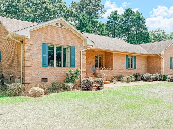 145 Brown St, Hartwell, GA 30643