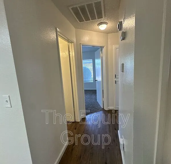 312 1/2 N Park St — Photo 14