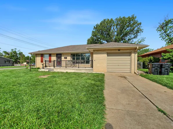 1720 Lewis Ave, Salina, KS 67401