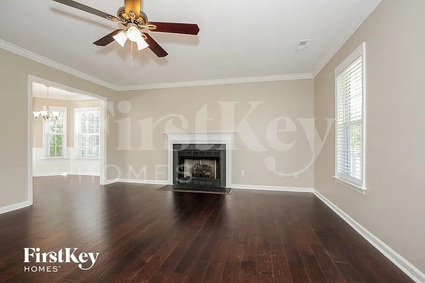 3 bed, 2.0 bath, 1996 sqft, $2,360 — Photo 4