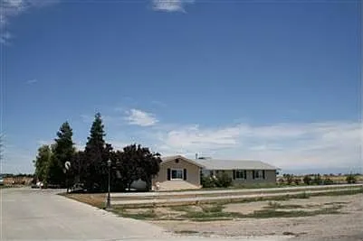 15215 Avenue 24 photo 1
