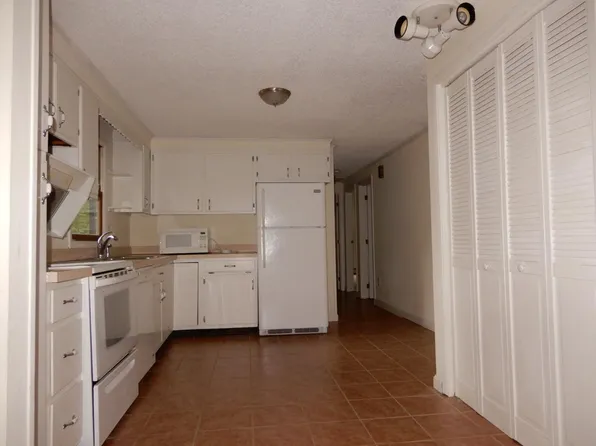 185 Leigh Rd, Cumberland, RI 02864