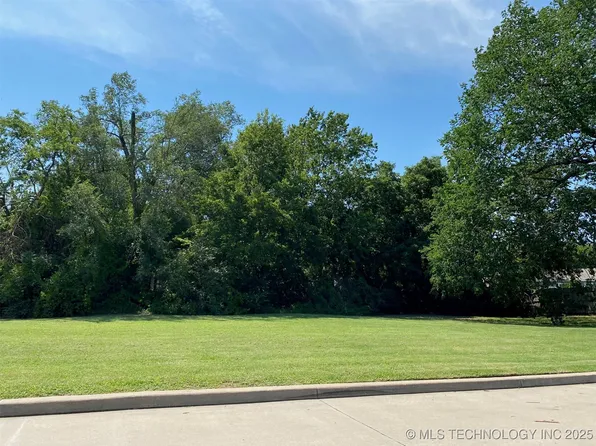 303 W 46th Pl N, Tulsa, OK 74126