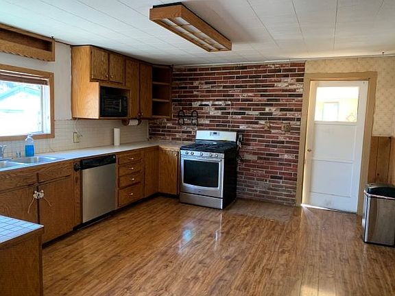 4th image of 2320 E Main St