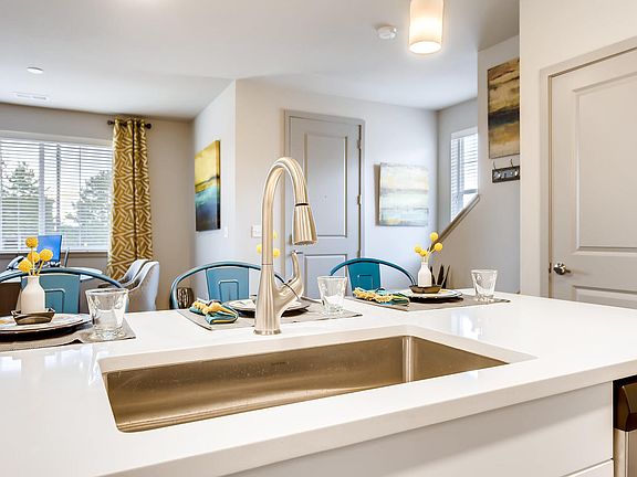 Outlook Biscay ; Aurora, CO Apartments