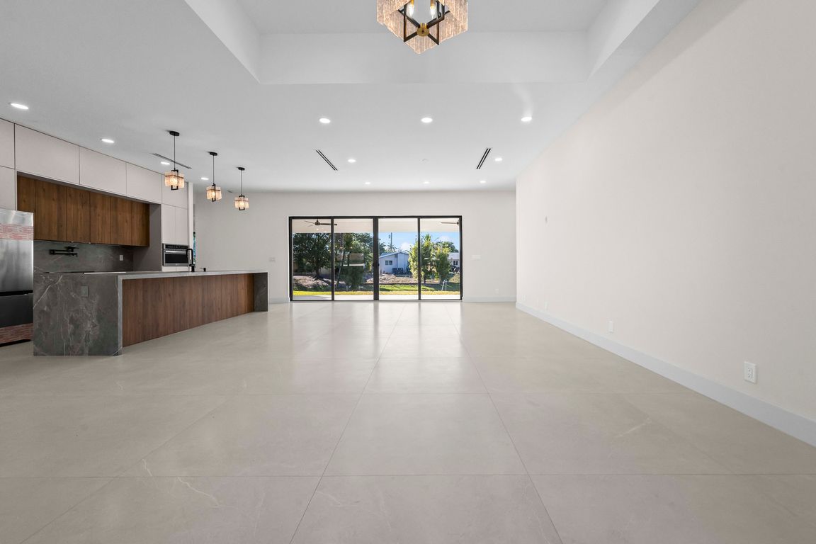03 Family Living Room 01