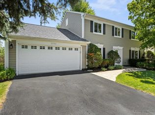 2295 Blue Spruce Ln, Aurora, IL 60502