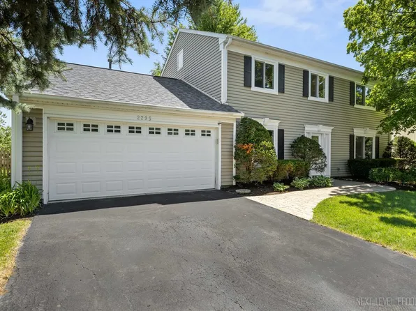 2295 Blue Spruce Ln, Aurora, IL 60502