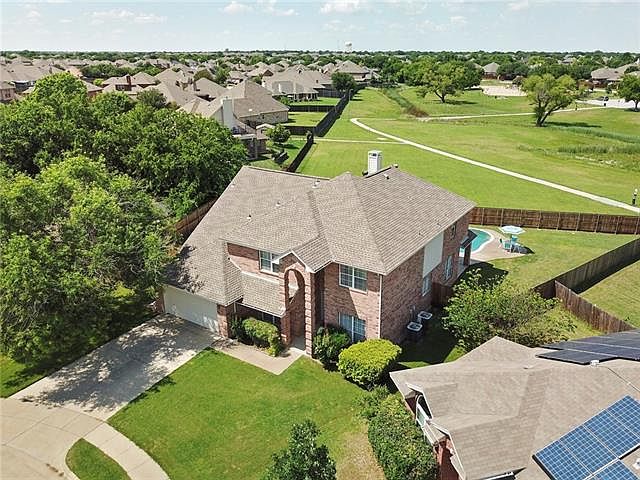1st image of 900 Canterbury Dr