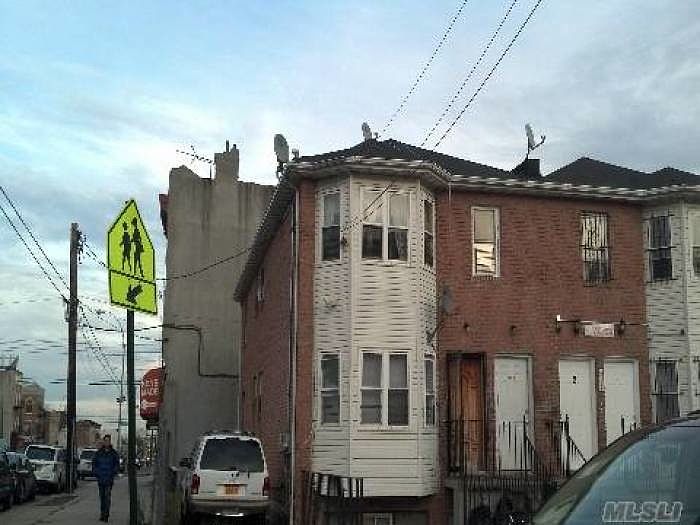 2nd image of 365 Ashford St