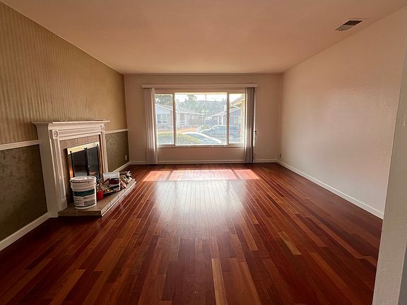 2nd image of 3511 Longview Dr