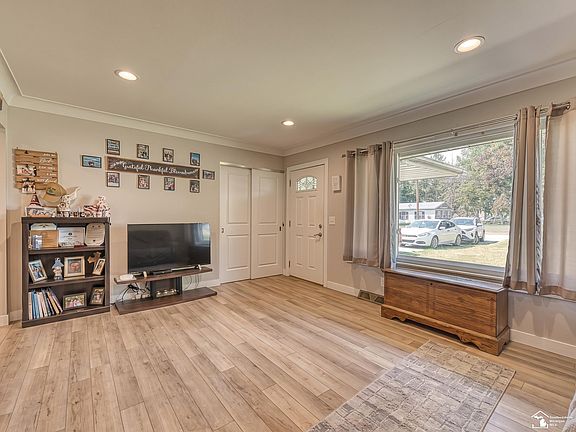 5th image of 1021 Hackman Dr