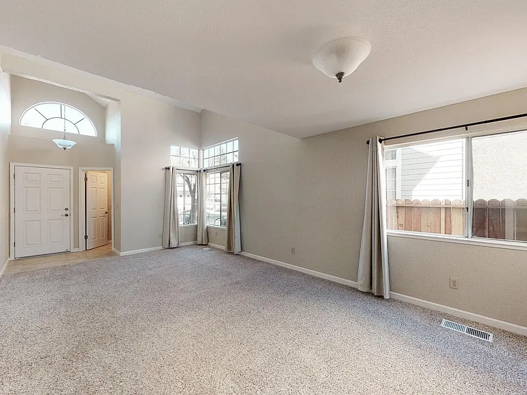 225 Leafwood Ct — Photo 16