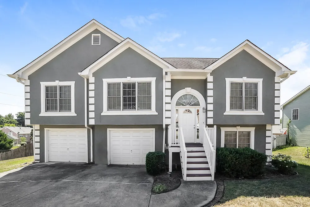 3 bed, 3.0 bath, 1952 sqft, $3,270 — Photo 1