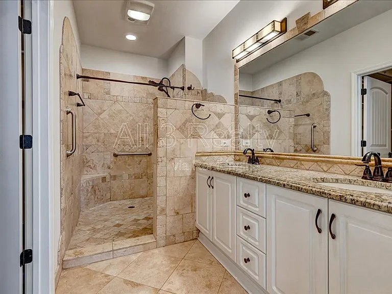 1033 Pinehurst Dr — Photo 17
