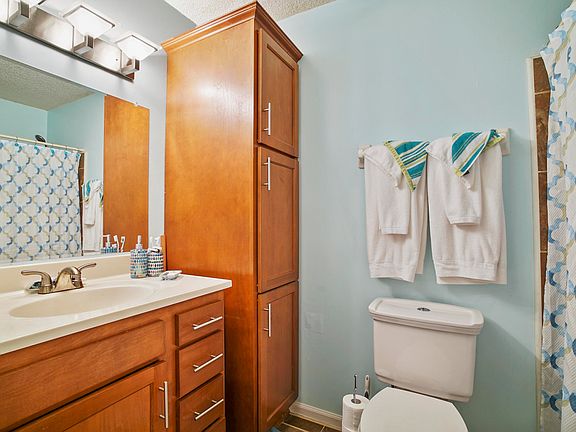 3rd image of 8300 Plaza Gate Ln APT 1044